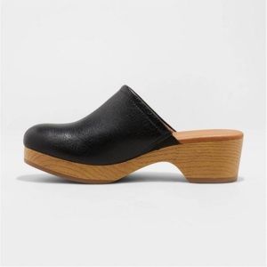 Universal Thread Black Mules/Clogs 7.5